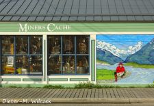 Alaskan Signs and Graffiti - Schilder, Kunst und Kuriositaeten - Hauswand in Skagway.JPG