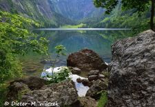 Grüß Gott am Königssee - Obersee mit Fischunkelalm in der Ferne.JPG