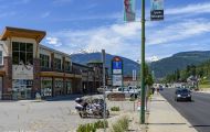 Städte, Kanada - British Columbia Revelstoke - Town Centre 01.JPG