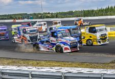 Sport, Motorsport - Trucksport / TRUCK RACING - Motorsport in XXL_Erbitterter Fight im Verfolgerfeld