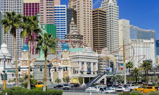 Impressionen aus Las Vegas - Abendliche Rush Hour an der Tropicana Avenue