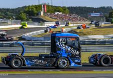 Sport, Motorsport - Trucksport / TRUCK RACING - Motorsport in XXL_Aufholjagd mit Kampfspuren