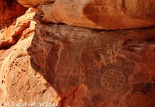 Nachrichten auf Stein im Westen der USA - Petroglyph Canyon, Valley of Fire SP.JPG