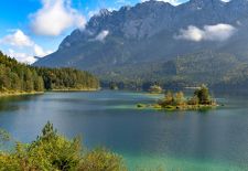 Oberbayerische Alpen - Der Eibsee unterhalb der Zugspitze