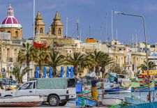 MALTESISCHE IMPRESSIONEN - Geschäftiges Treiben im Fischereihafen von Marsaxlokk