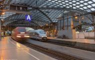 Fahrzeuge, Schienenfahrzeuge - Eisenbahnfahrzeuge  ICE Köln 03.JPG
