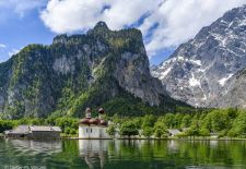 Unterwegs am Königssee - Blick auf die Halbinsel St. Bartholomä.JPG