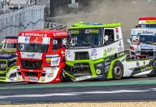 Championnat de France Camions du Nürburgring - Ligne de combat dans le premier virage