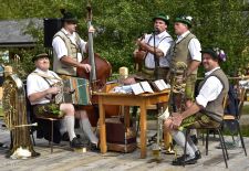 Servus im Bergsteigerdorf Ramsau - Herbstfest mit der Priesberg Musi