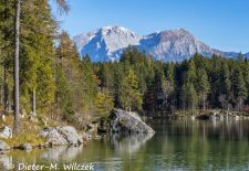 Rund um den Hintersee und Zauberwald - Blick vom malerischen Ufer zur Hohen Göll-Westwand.JPG