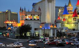 Impressionen aus Las Vegas - Abendliche Rush Hour an der Tropicana Avenue.JPG