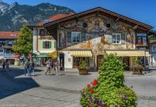 Germisch-Partenkirchen - Haus Jocher mit schöner Lüftlmalerei