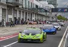 Wilde Stiere am Nürburgring - 01 Ausfahrt aus der Boxengasse am Nürburgring