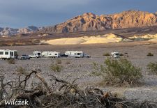 Death Valley - Wohnmobile auf dem Furnace Creek Campground.JPG