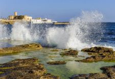 MALTESISCHE IMPRESSIONEN - Meeresbrandung am Felsenstrand von Sliema