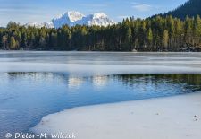 Rund um den Hintersee und Zauberwald - Der winterliche Hintersee mit dem Hohen Göll im Hintergrund.JPG