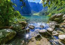 Unterwegs am Königssee - Der Obersee mit Fischunkelalm in der Ferne.JPG