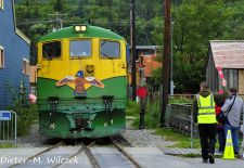 Destination Skagway - Lokomotive Nr. 95 verlässt das Depot.JPG