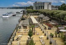 Mainz - Rheinpromenade mit Mainzstrand und Schiffsanlegern